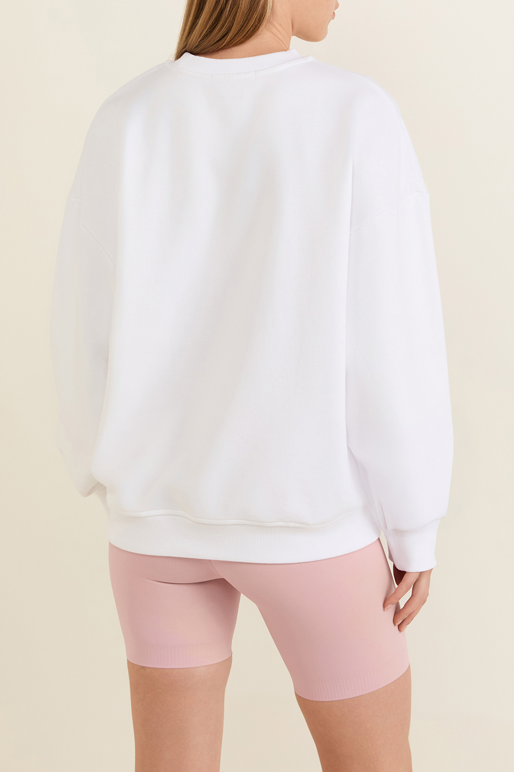 תמונת דוגמן אחורית של חולצת טי