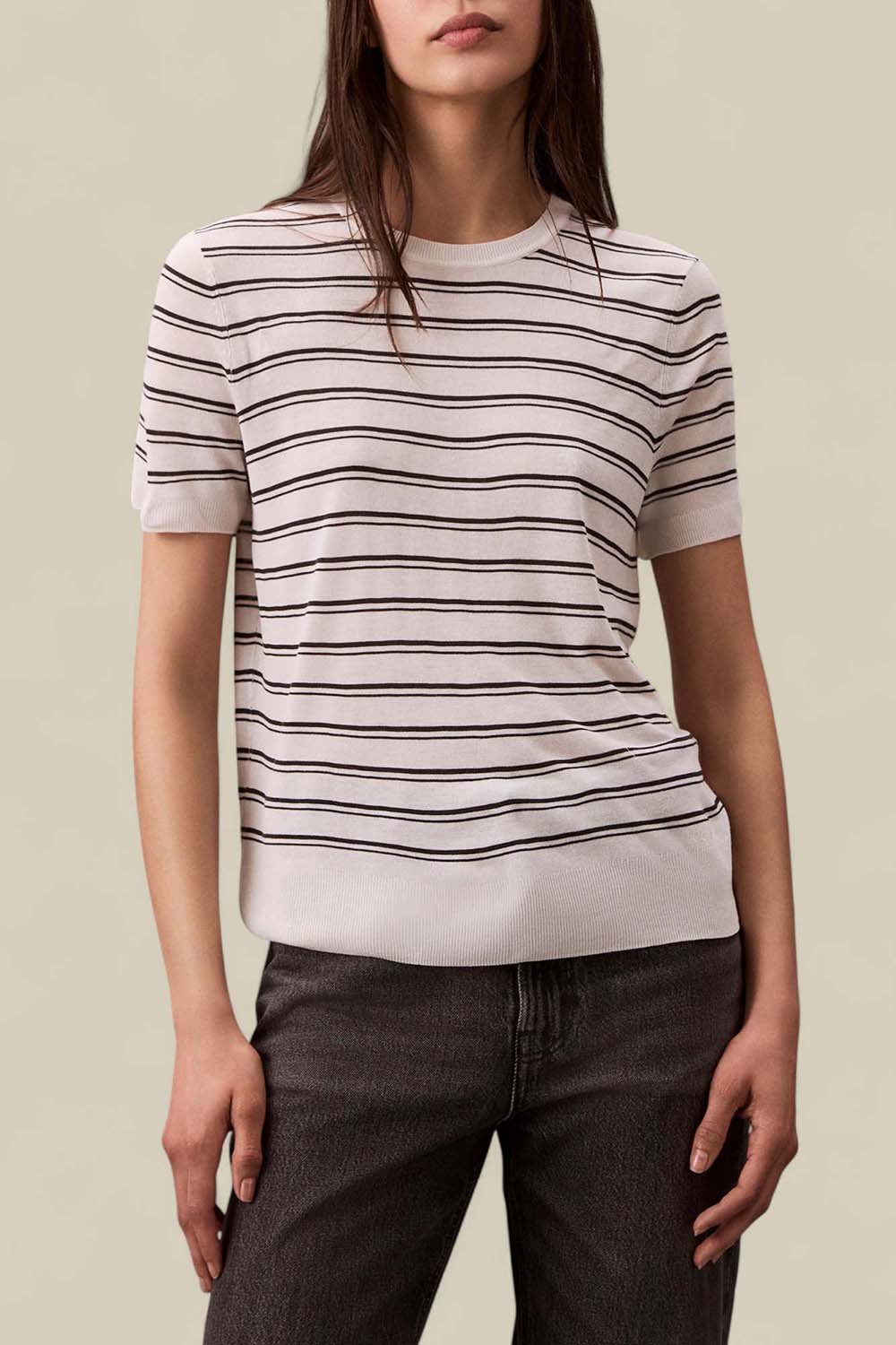 תמונת דוגמן קידמית של חולצת טי