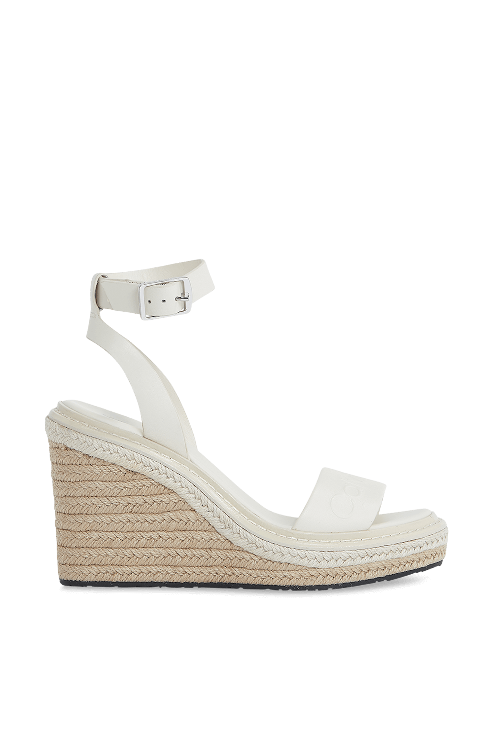 תמונה קידמית של סנדלי פלטפורמה