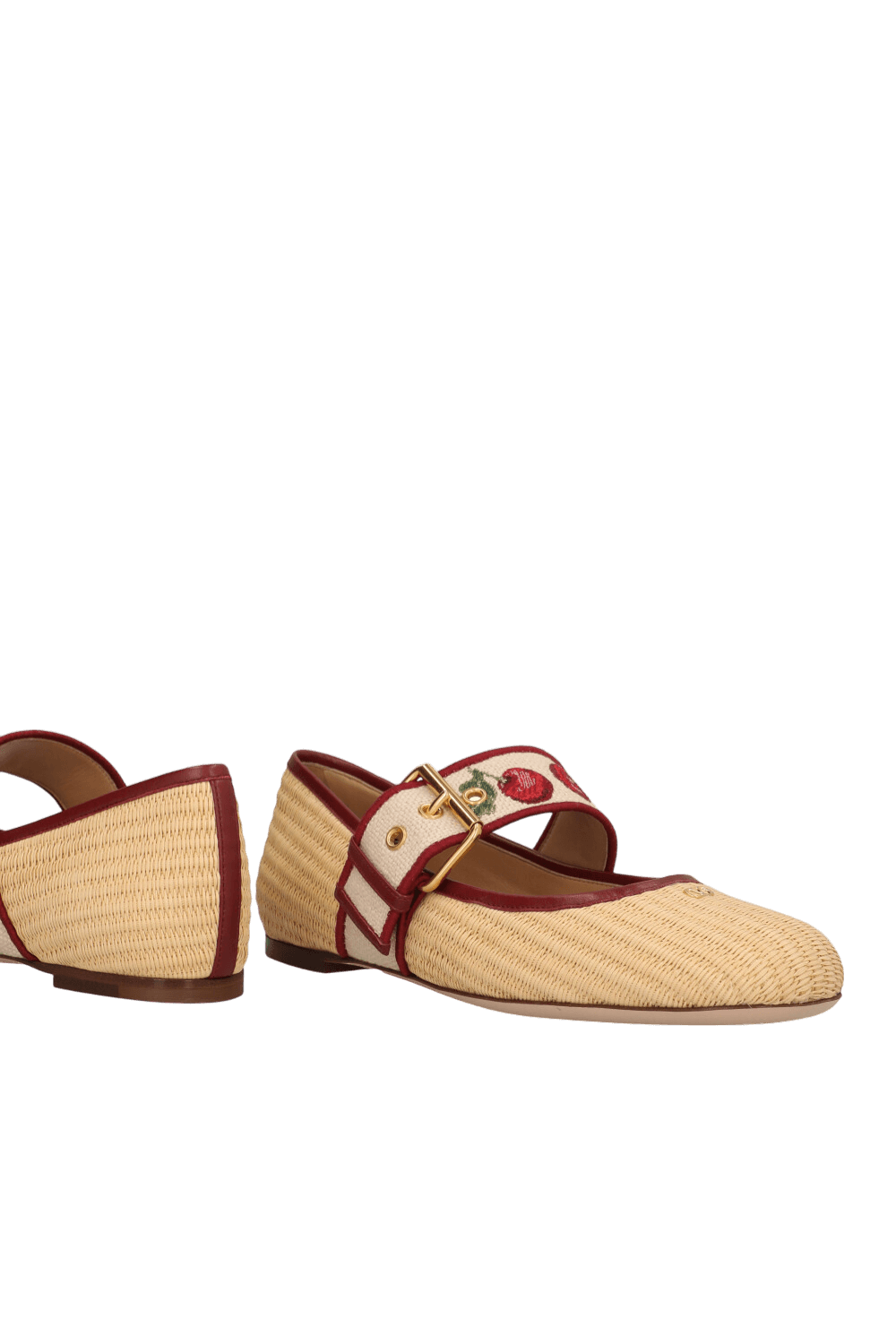 תמונת תקריב של נעלי בובה