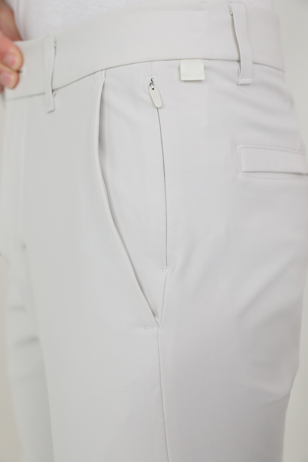 תמונת תקריב דוגמן של Commission Slim-Fit Pant 32