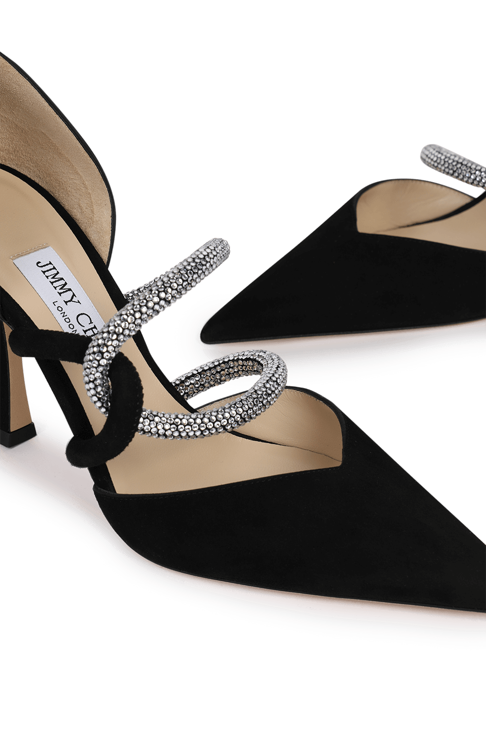 תמונת תקריב של נעלי עקב לואי 90 בגוון שחור