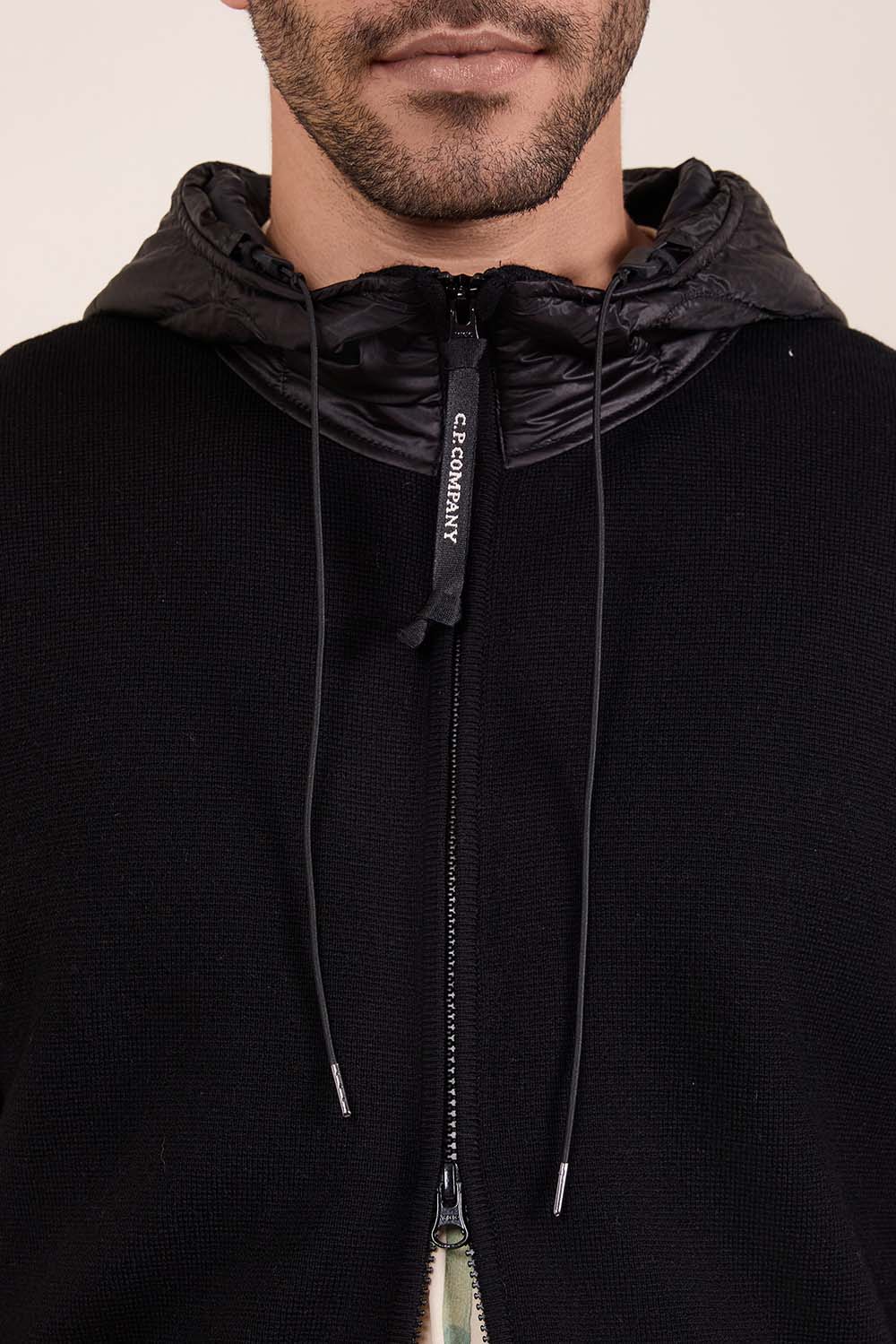 תמונת תקריב דוגמן של ז'קט צמר