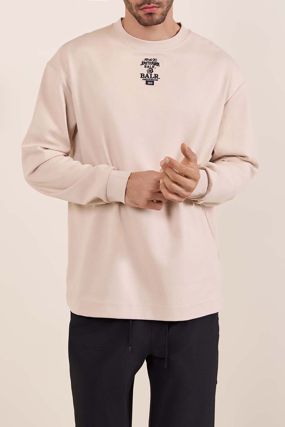 תמונת דוגמן קידמית של חולצת טי ארוכה משוחררת