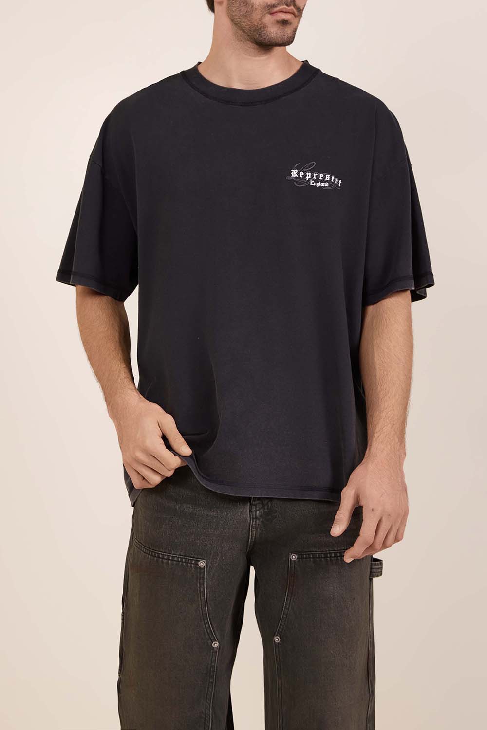 תמונת דוגמן קידמית של חולצת טי