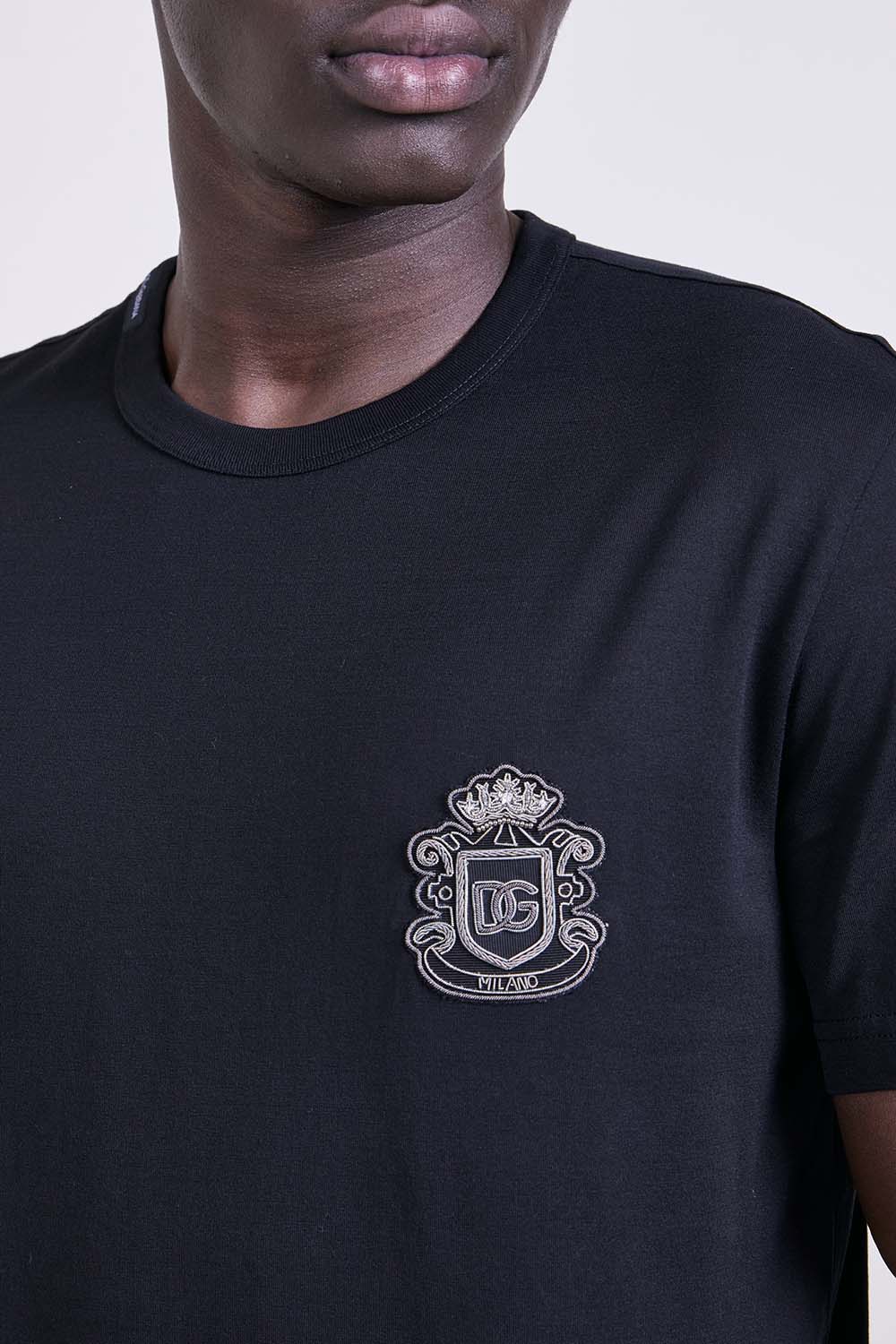 תמונת תקריב דוגמן של חולצת טי