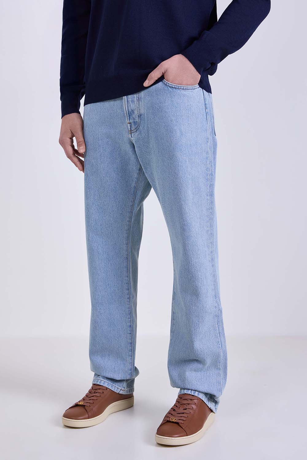 תמונת דוגמן קידמית של מכנסי ג'ינס בגזרה ישרה