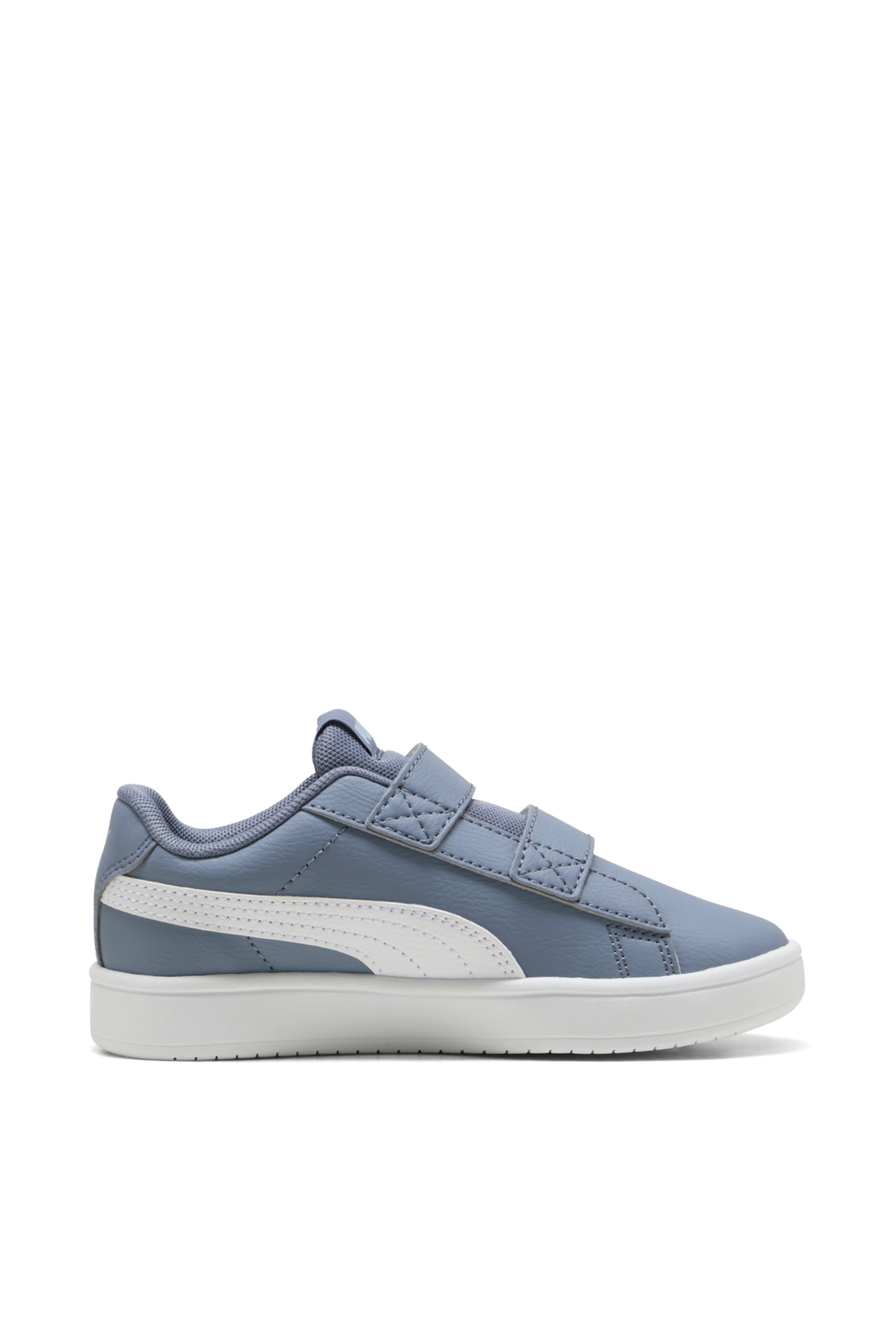 תמונה קידמית של נעלי סניקרס