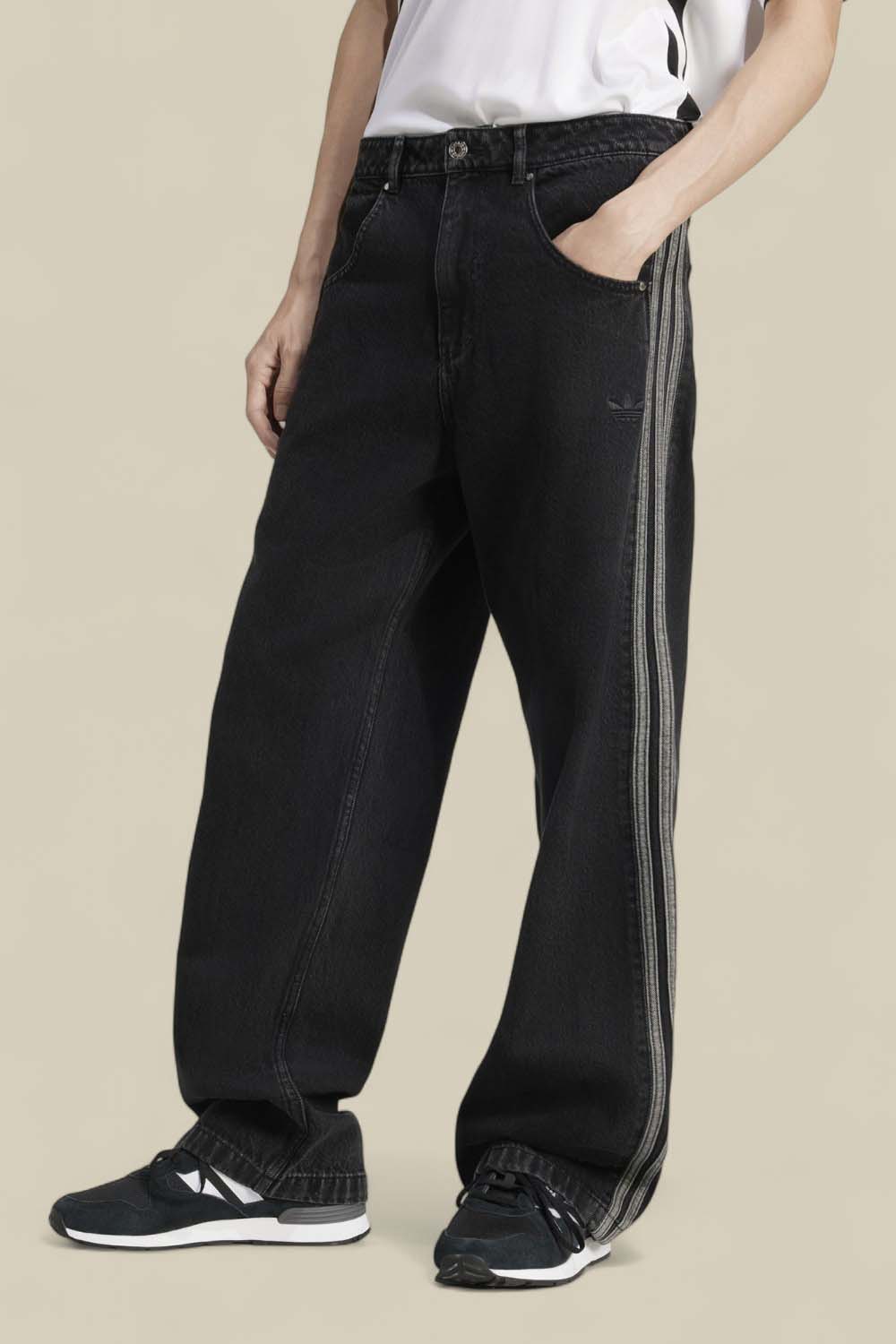 תמונת דוגמן קידמית של מכנסי ג'ינס