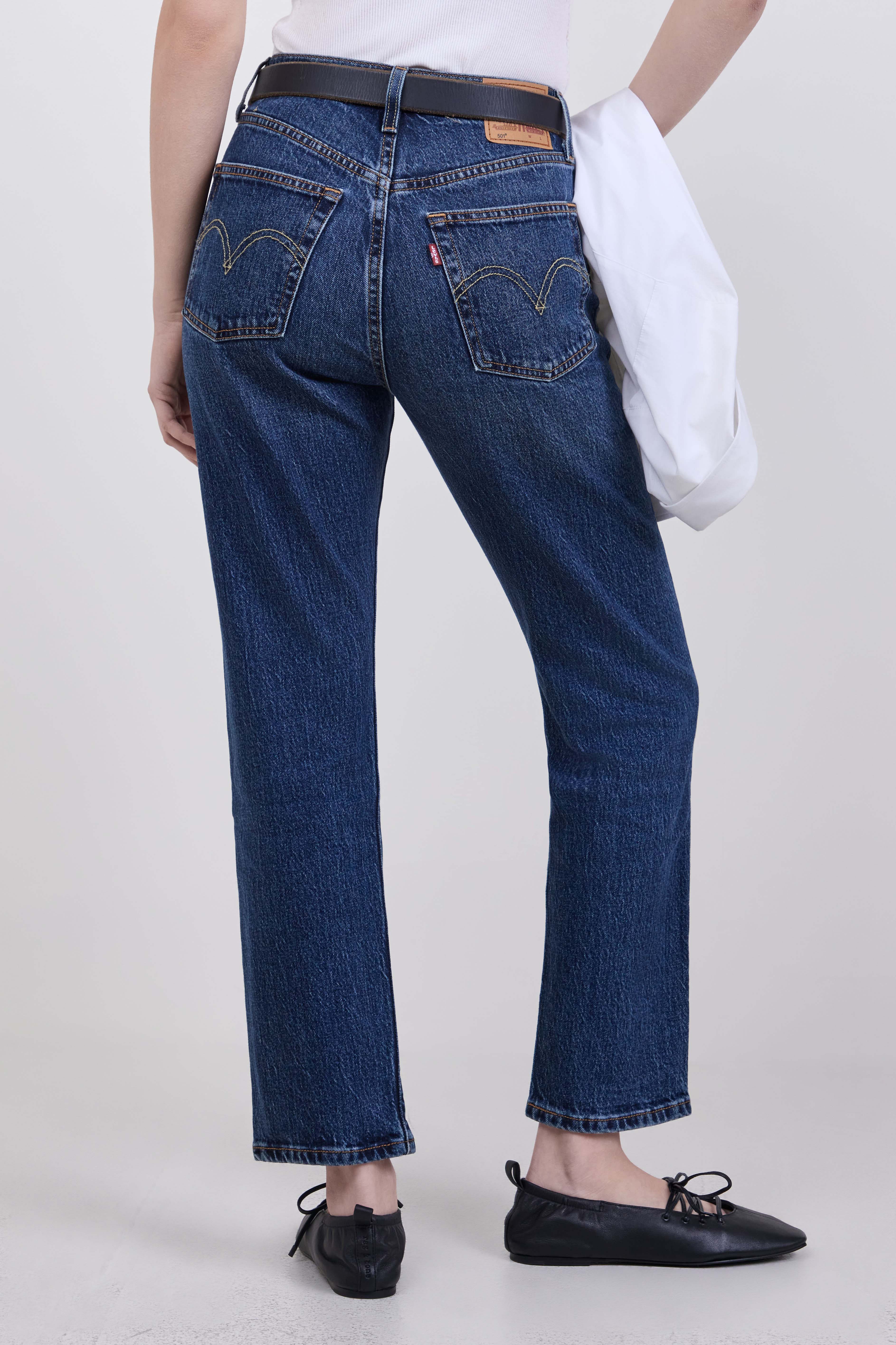 תמונת דוגמן אחורית של מכנסי ג'ינס 501 בגזרה ישרה