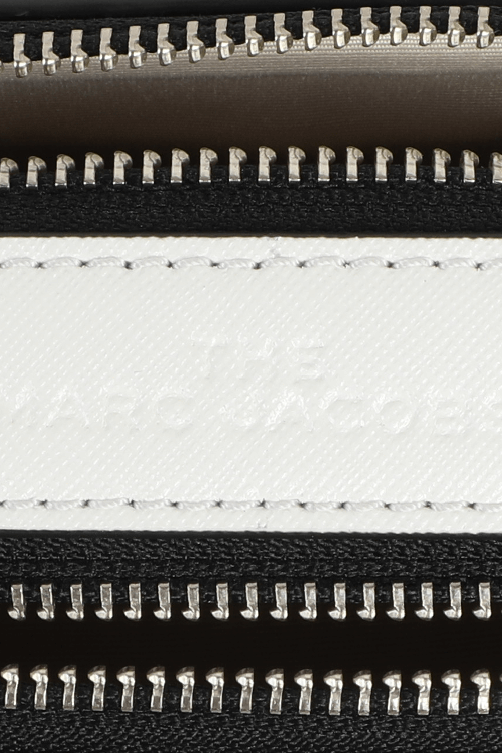 מארק ג'ייקובס וסנופי תיק סנפשוט בצבע לבן MARC JACOBS