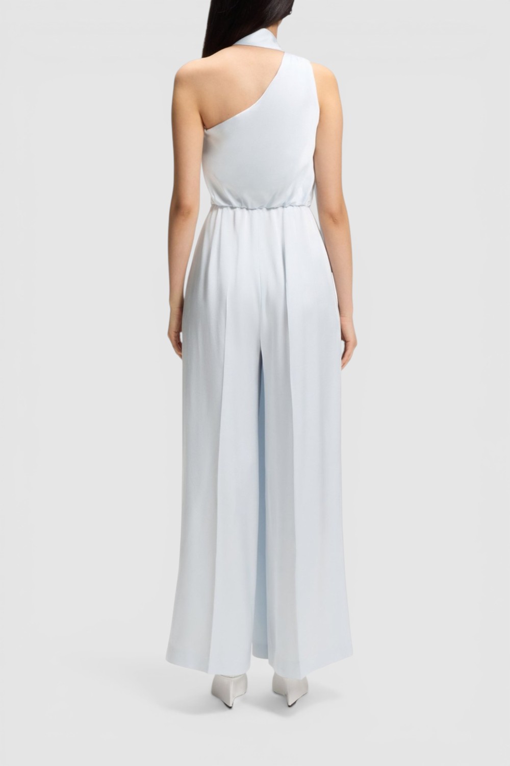 תמונת תקריב של אוברול כתף אחת