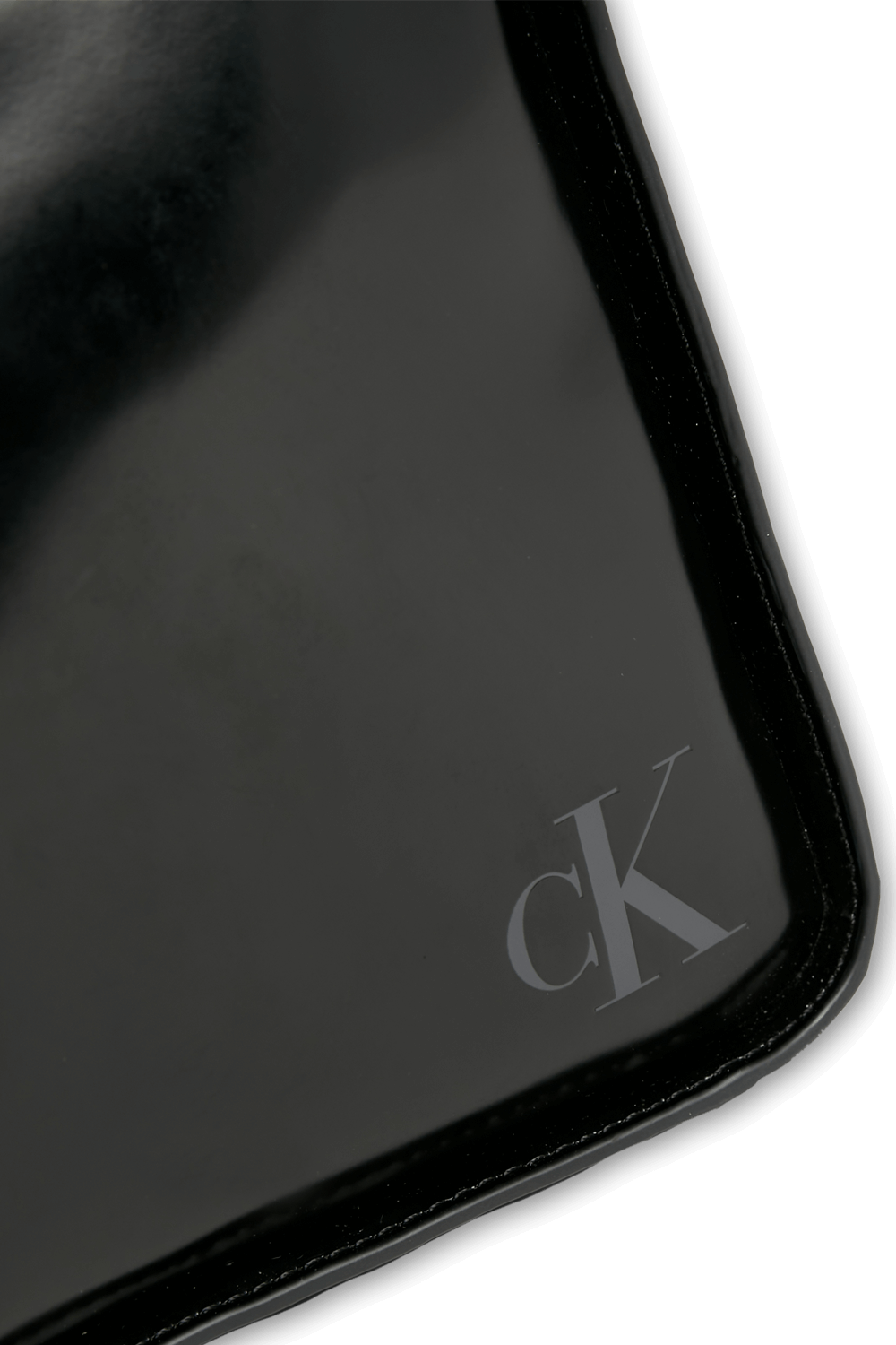 תמונת תקריב של תיק כתף לכה