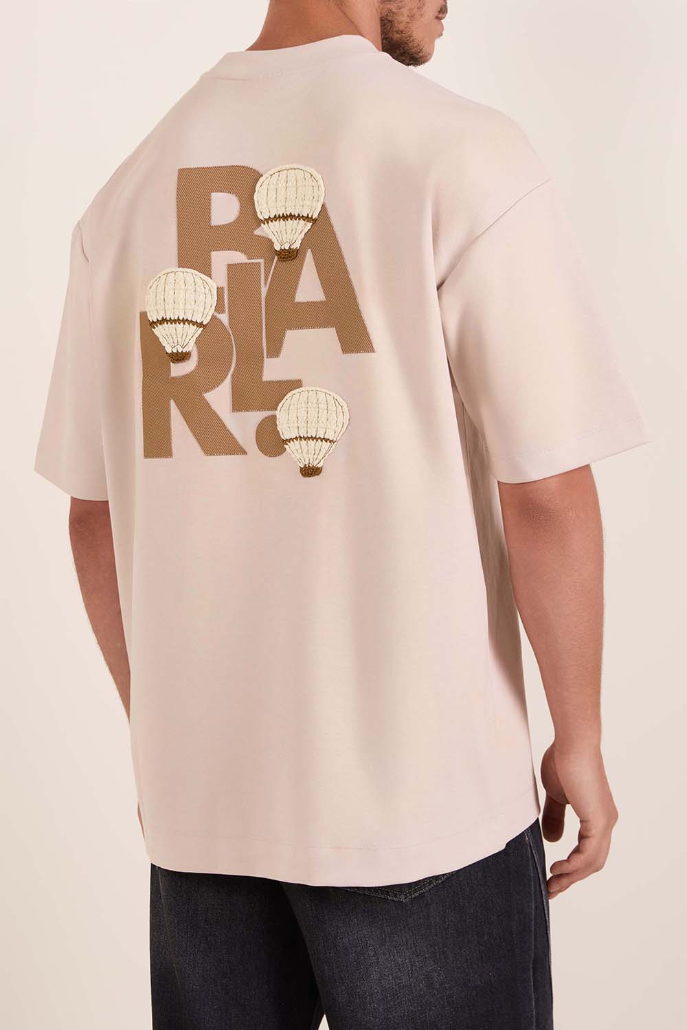 תמונת דוגמן אחורית של חולצת טי אוברסייז