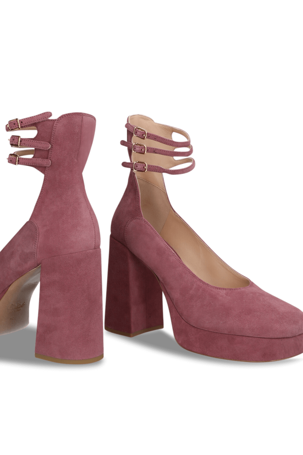 תמונת תקריב של נעלי עקב פלטפורמה לוטי