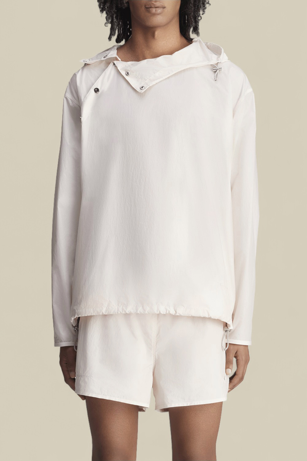 תמונת דוגמן קידמית של אדידס X וולס בונר סווטשירט