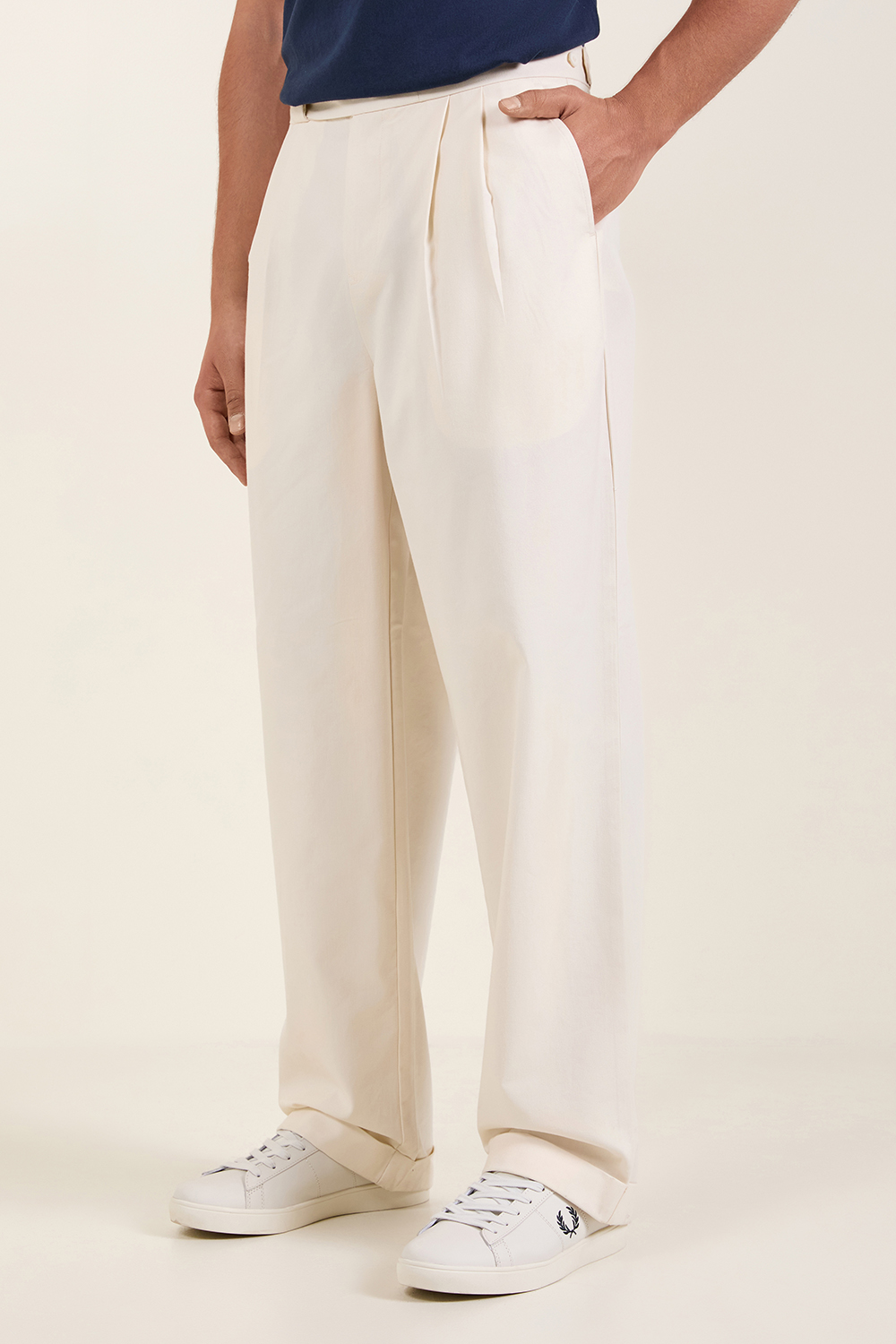 תמונת דוגמן קידמית של מכנסי טניס ישרים