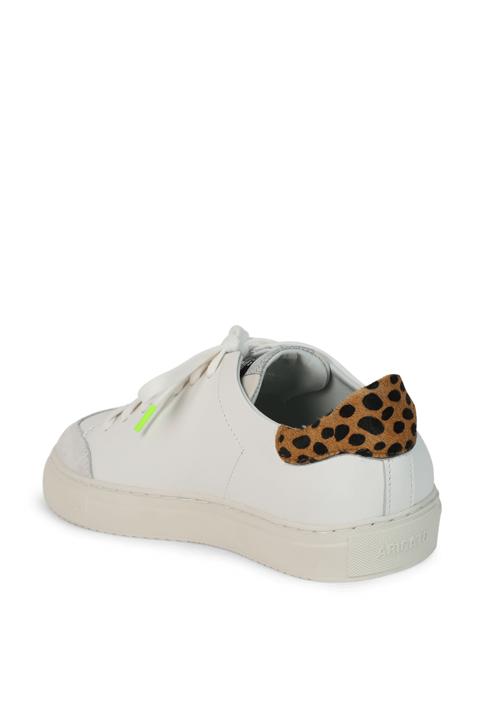 תמונה אחורית של נעלי סניקרס טריפל קלין 90