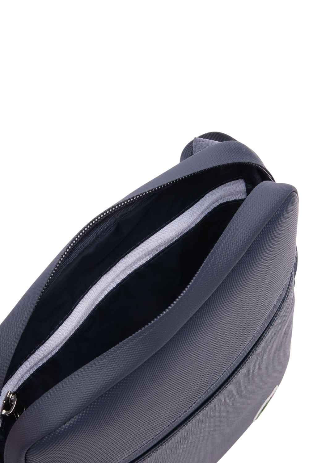 תמונת תקריב של תיק קרוסבודי