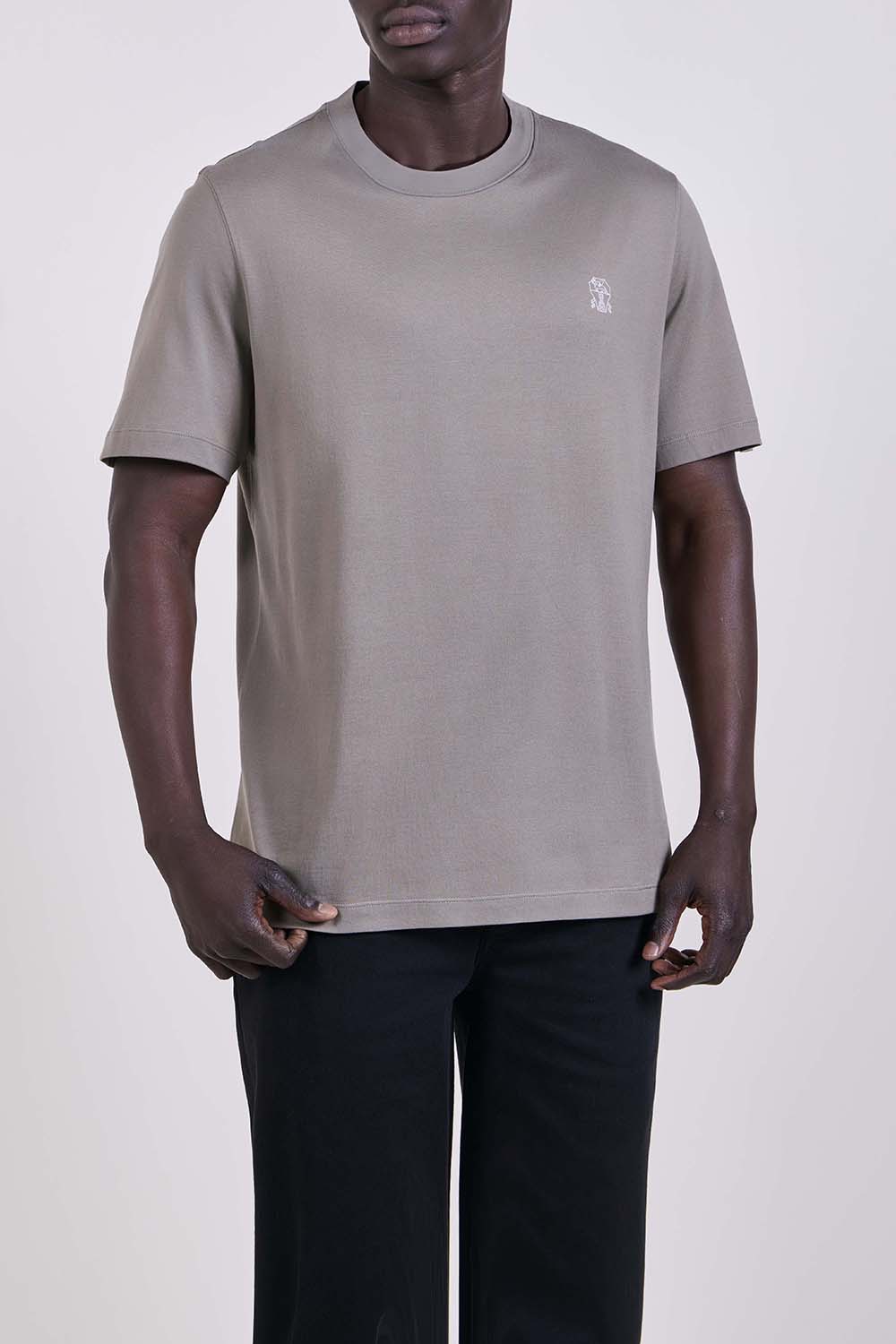 תמונת דוגמן קידמית של חולצת טי בגזרה ישרה