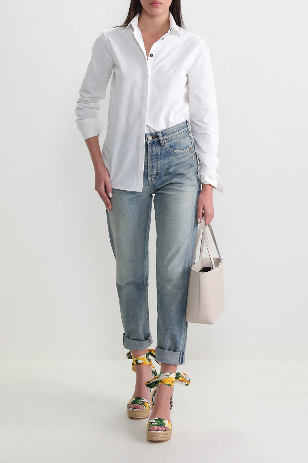 תמונת דוגמן קידמית של סנדלי פלטפורמה 8 סמ