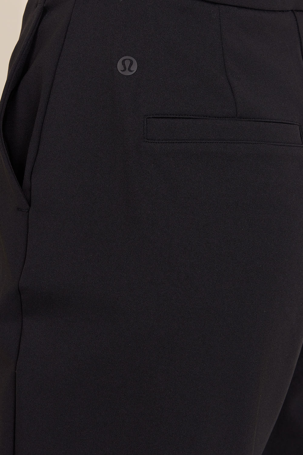 תמונת תקריב דוגמן של Daydrift High-Rise Tapered Trouser *Regular