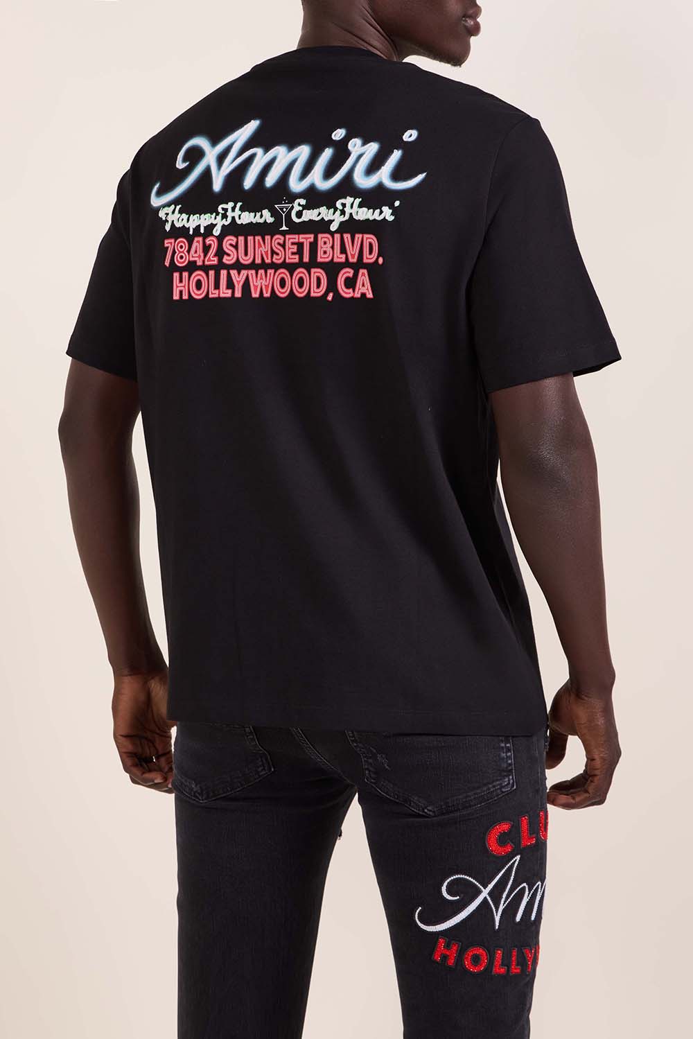 תמונת דוגמן אחורית של חולצת טי אוברסייז