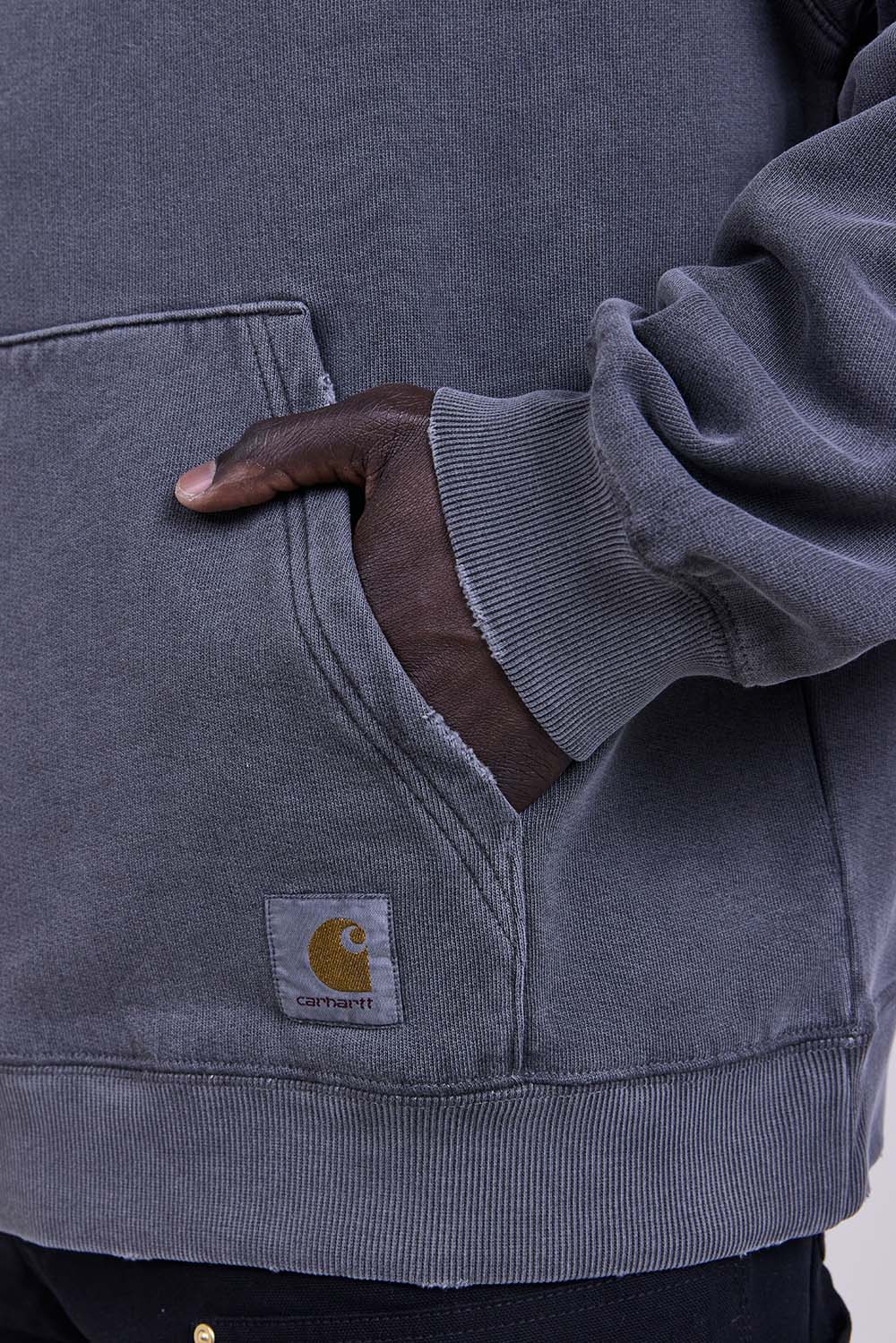 תמונת תקריב דוגמן של סווטשירט