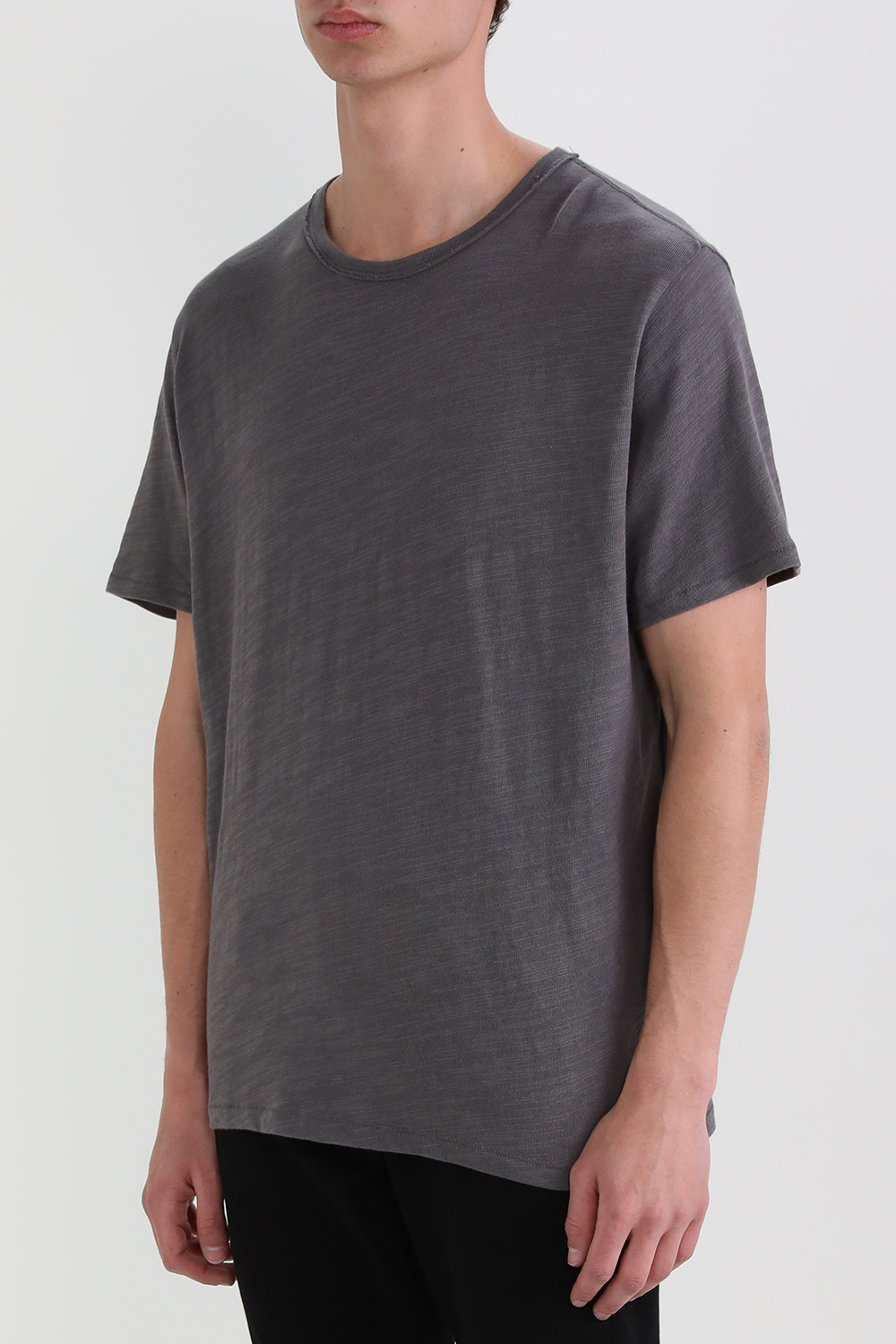 תמונת דוגמן קידמית של חולצת טי פליים