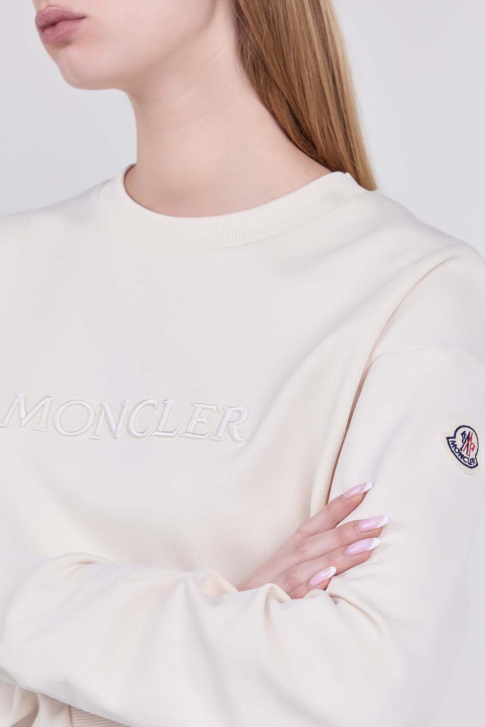 תמונת תקריב דוגמן של סווטשירט כותנה