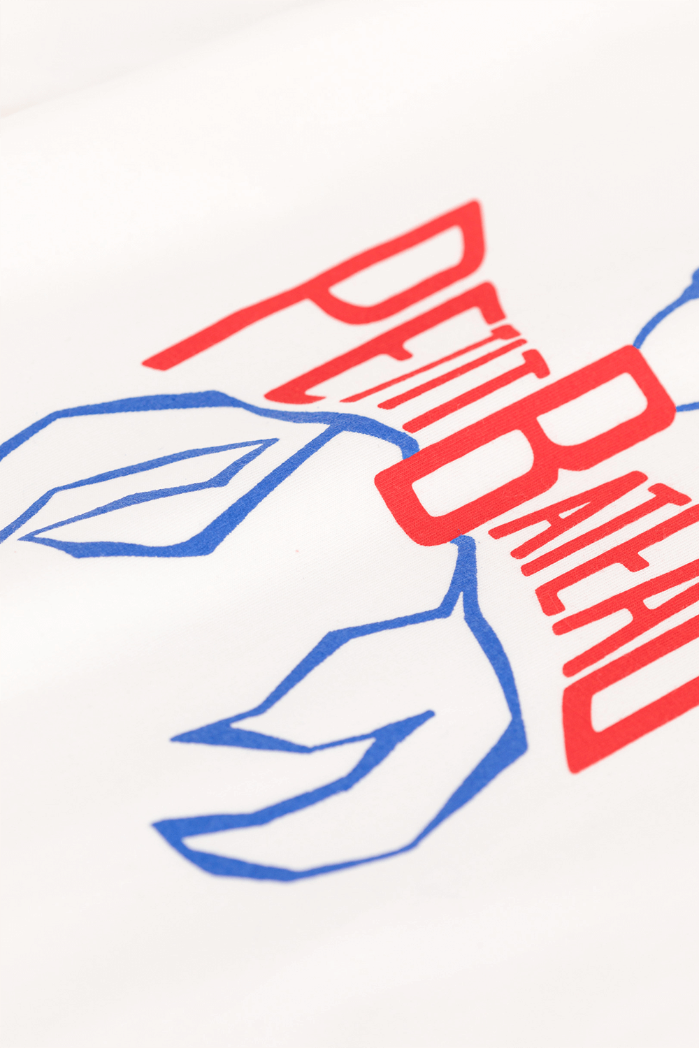 תמונת תקריב של חולצת טי