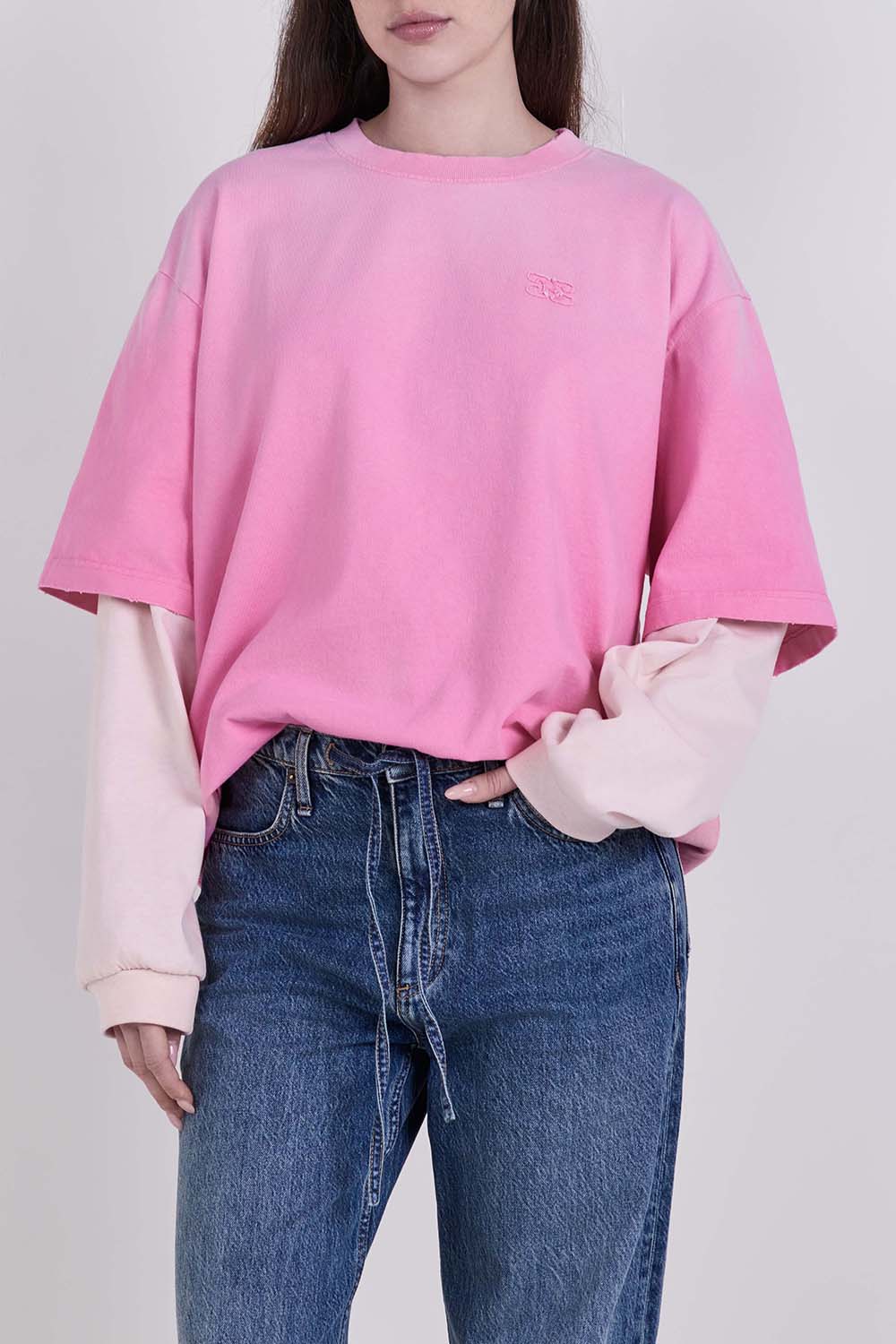 תמונת דוגמן קידמית של חולצת טי שרוול ארוך