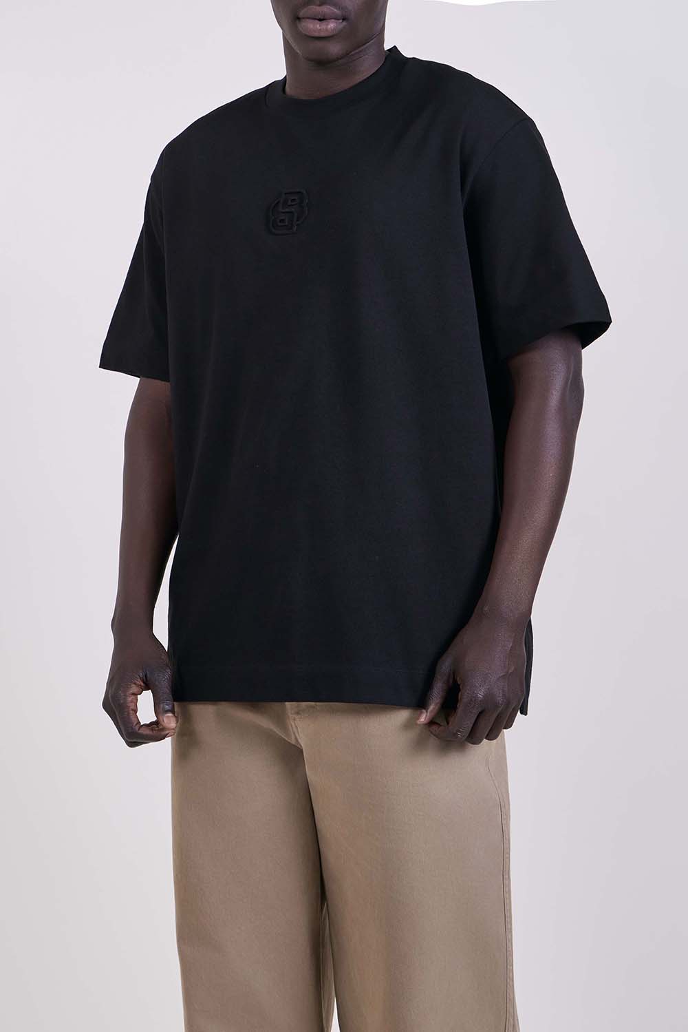 תמונת דוגמן קידמית של חולצת טי בגזרה משוחררת