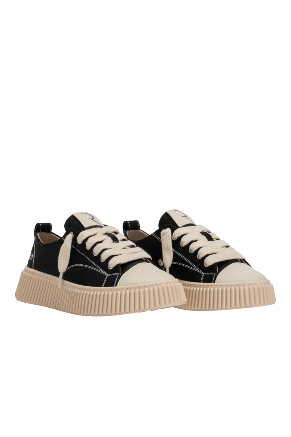 תמונת תקריב של נעלי סניקרס 2020