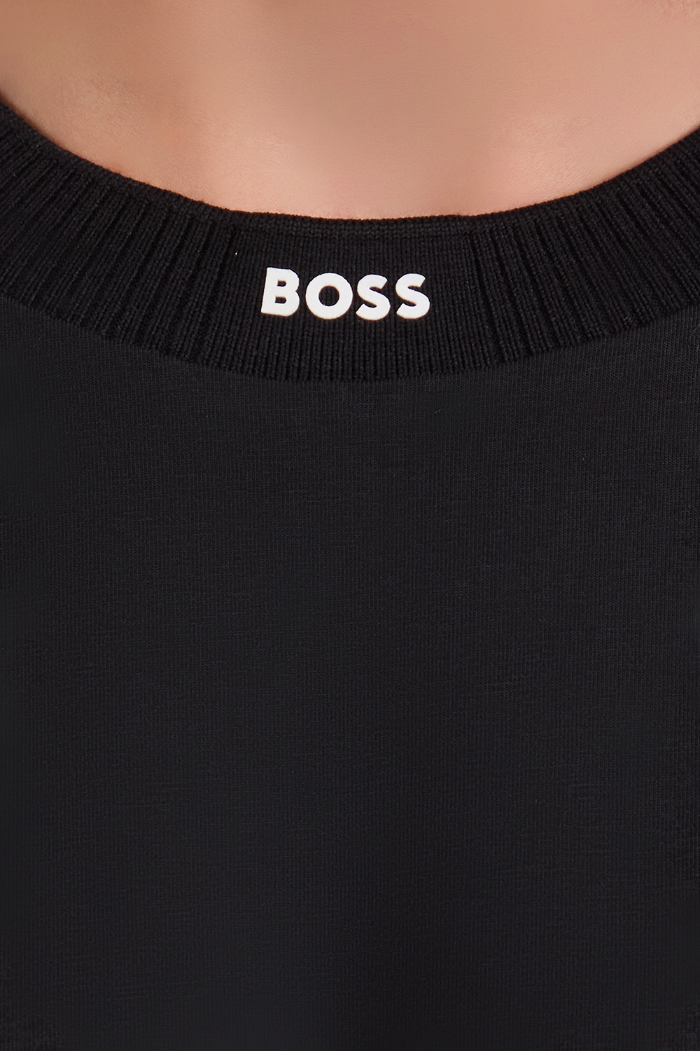 תמונת תקריב דוגמן של חולצת טי