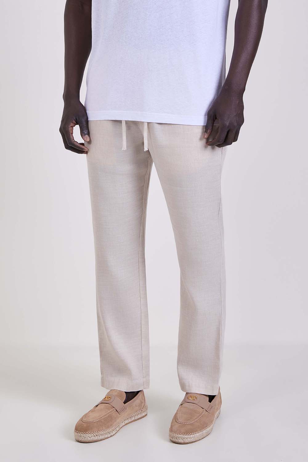 תמונת דוגמן קידמית של מכנסיים מחוייטים פשתן