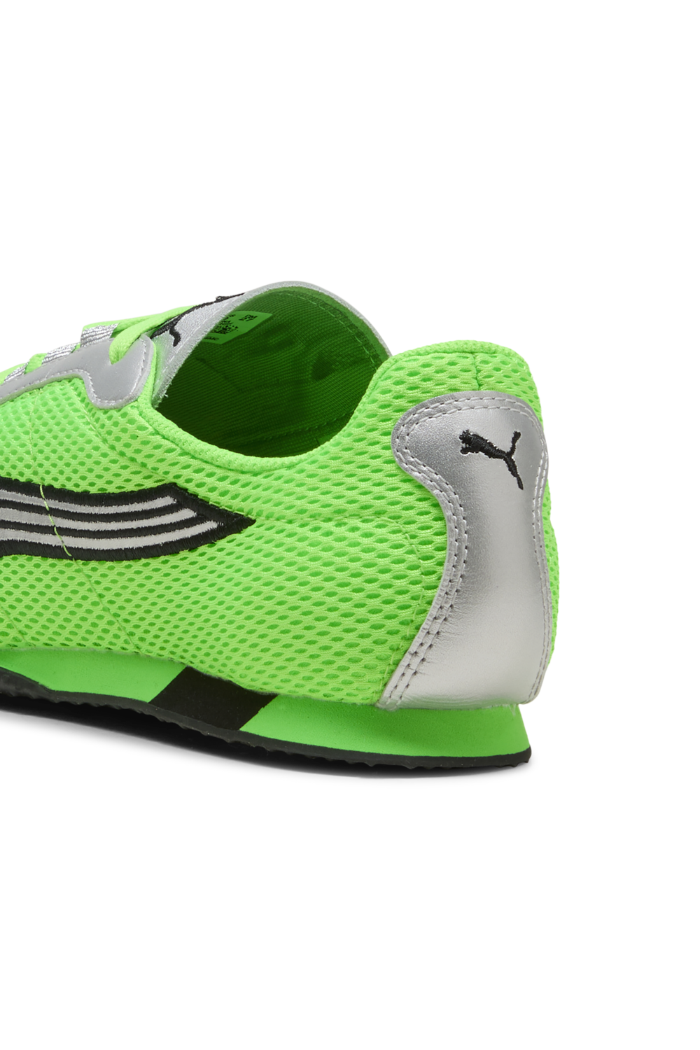 תמונת פנים של נעלי סניקרס