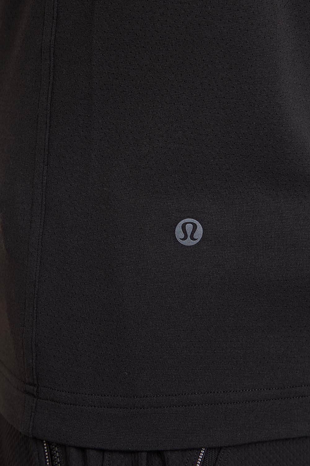 תמונת תקריב דוגמן של EasySet Training Long-Sleeve Shirt Graphic