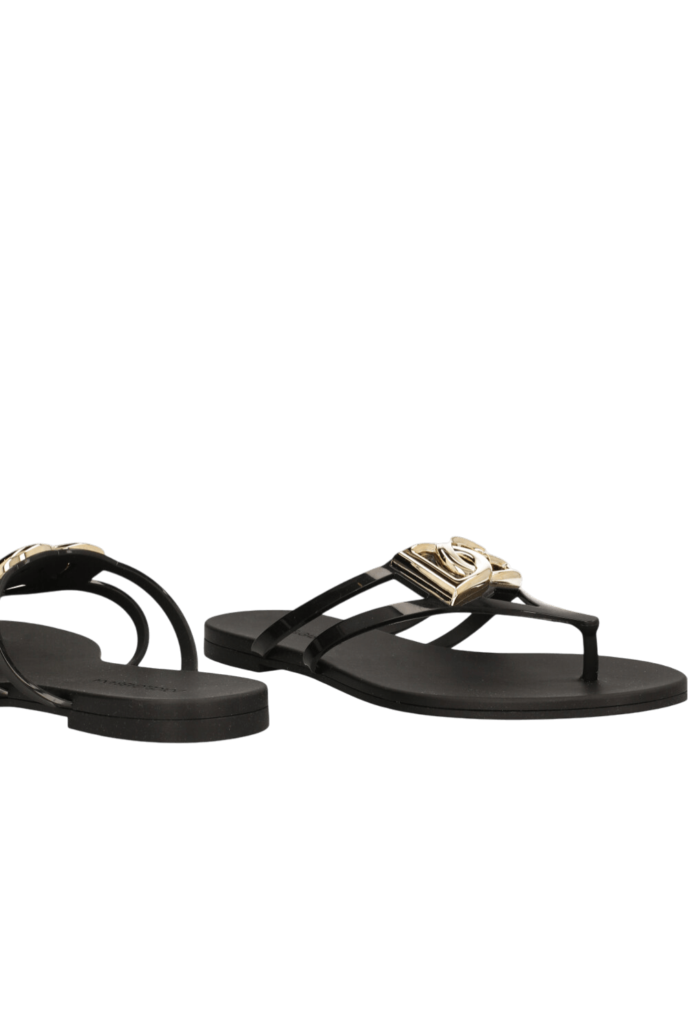 תמונת תקריב של כפכפי חוף