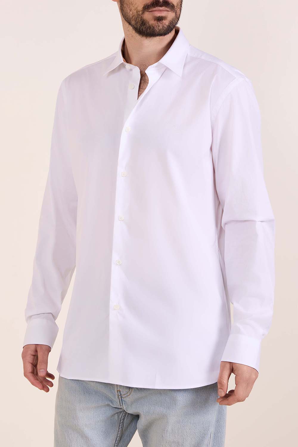 תמונת דוגמן קידמית של חולצה מכופתרת