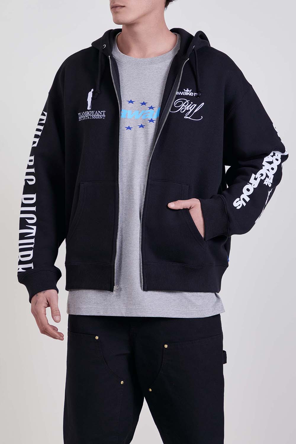 תמונת דוגמן קידמית של קפוצ'ון בגזרה משוחררת