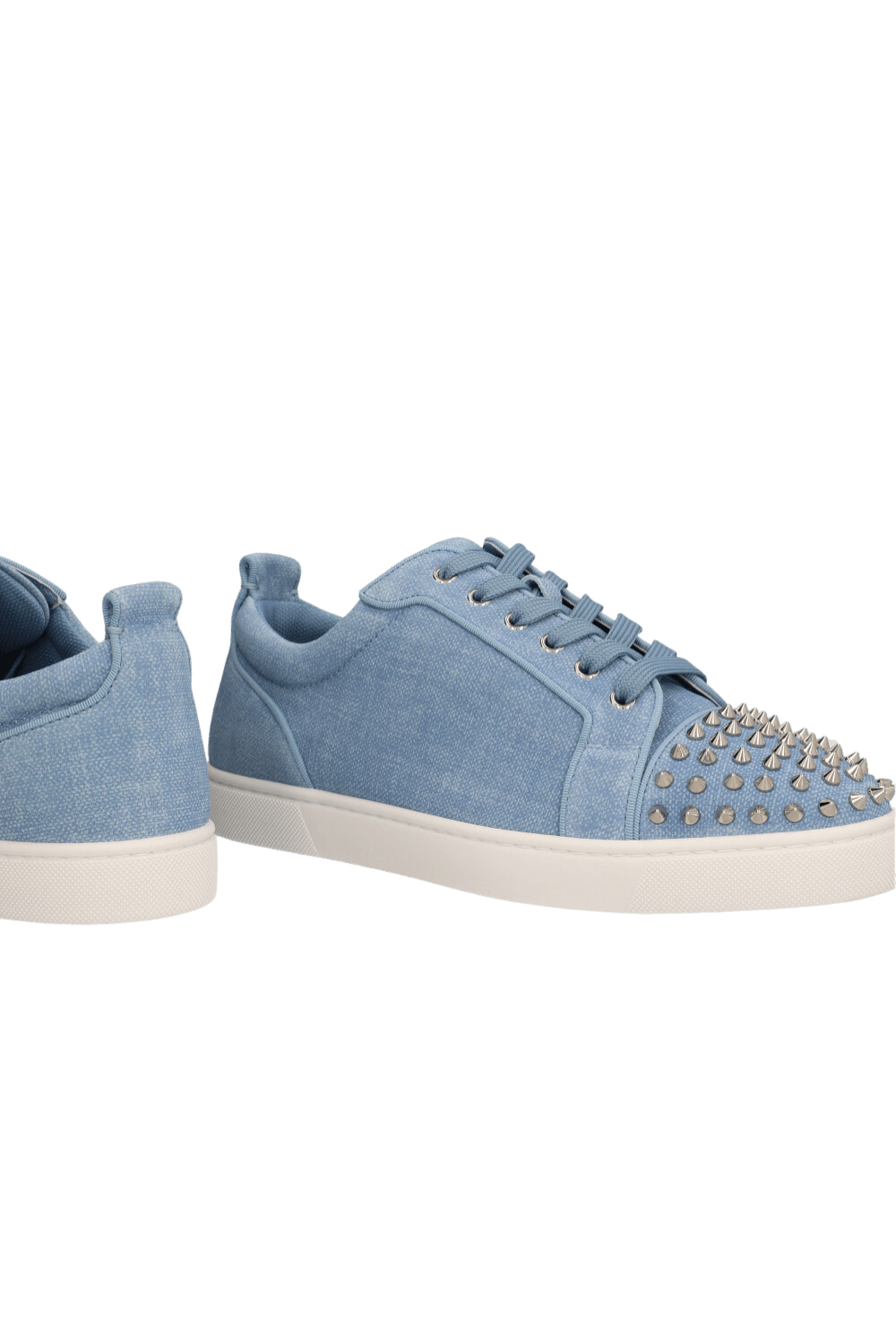 תמונת תקריב של נעלי סניקרס לואי ג'וניור ספייקס