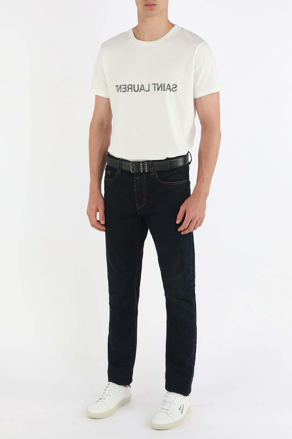 תמונת דוגמן קידמית של חגורה מעור עם ניטים בצבע שחור