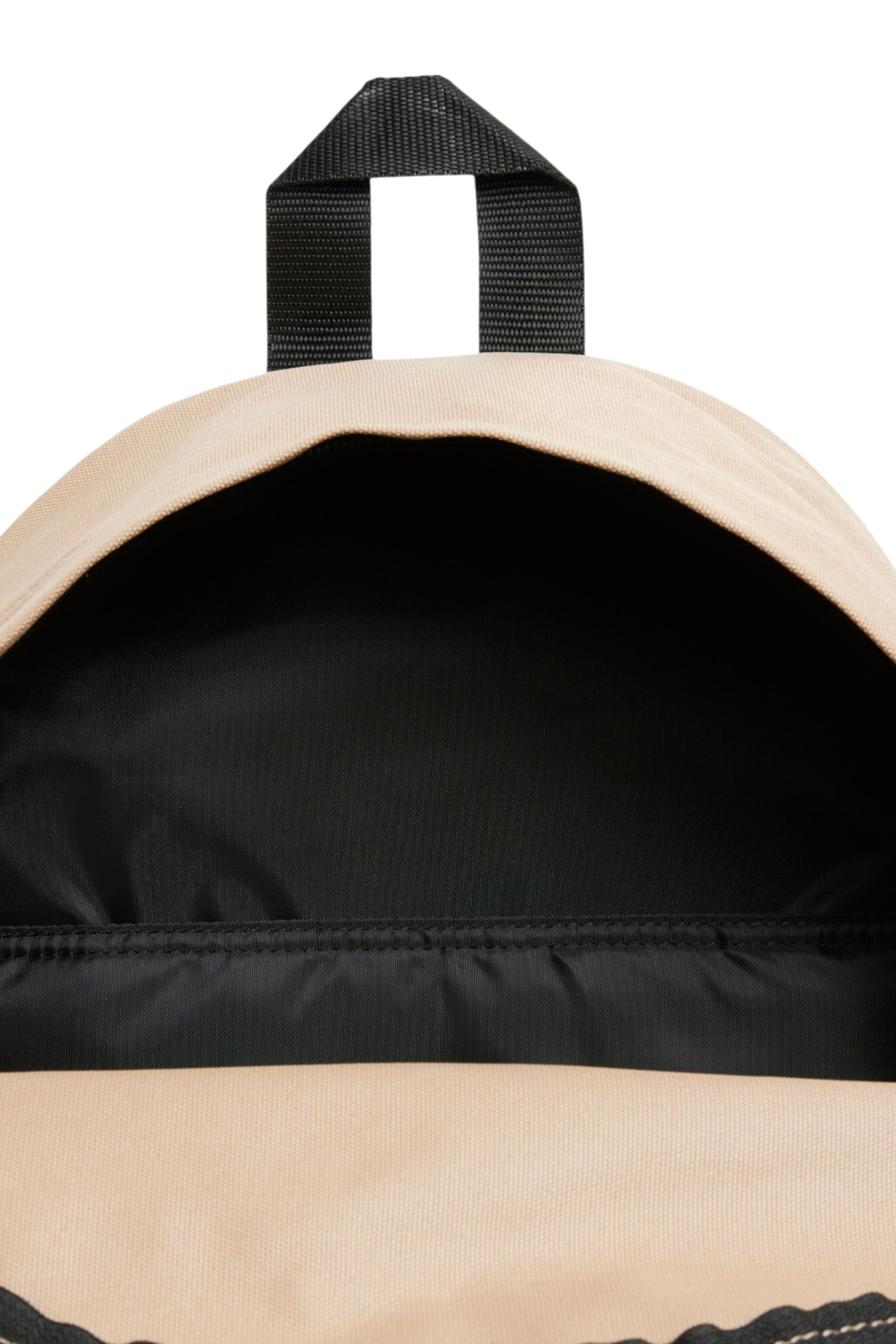 תמונת תקריב של תיק גב