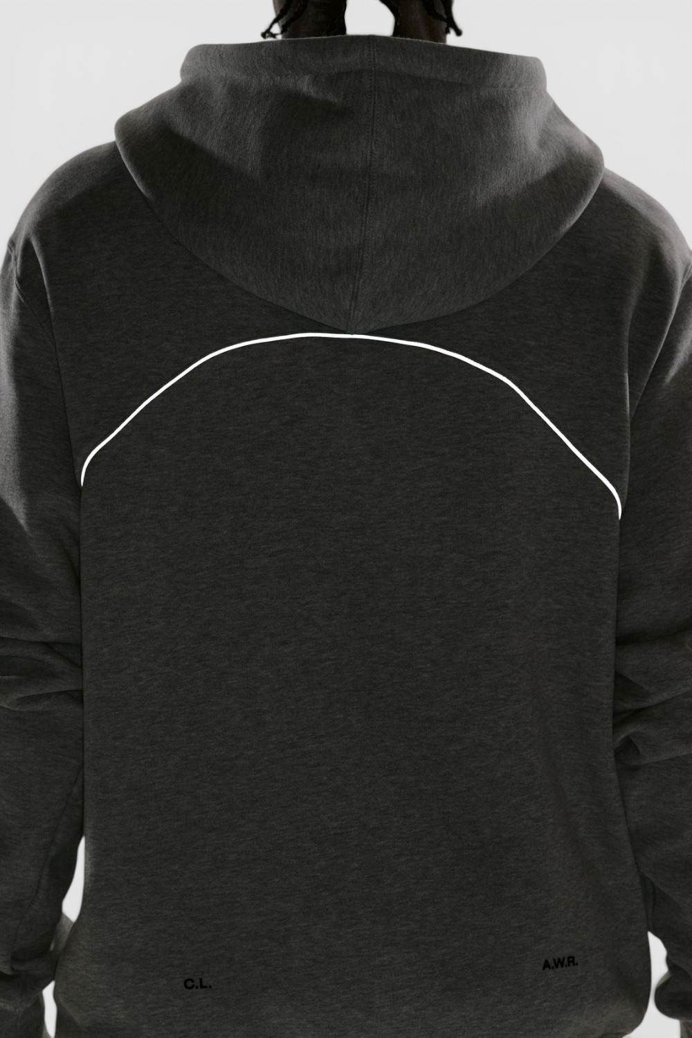 תמונת תקריב דוגמן של סווטשירט נייקי X נוקטה