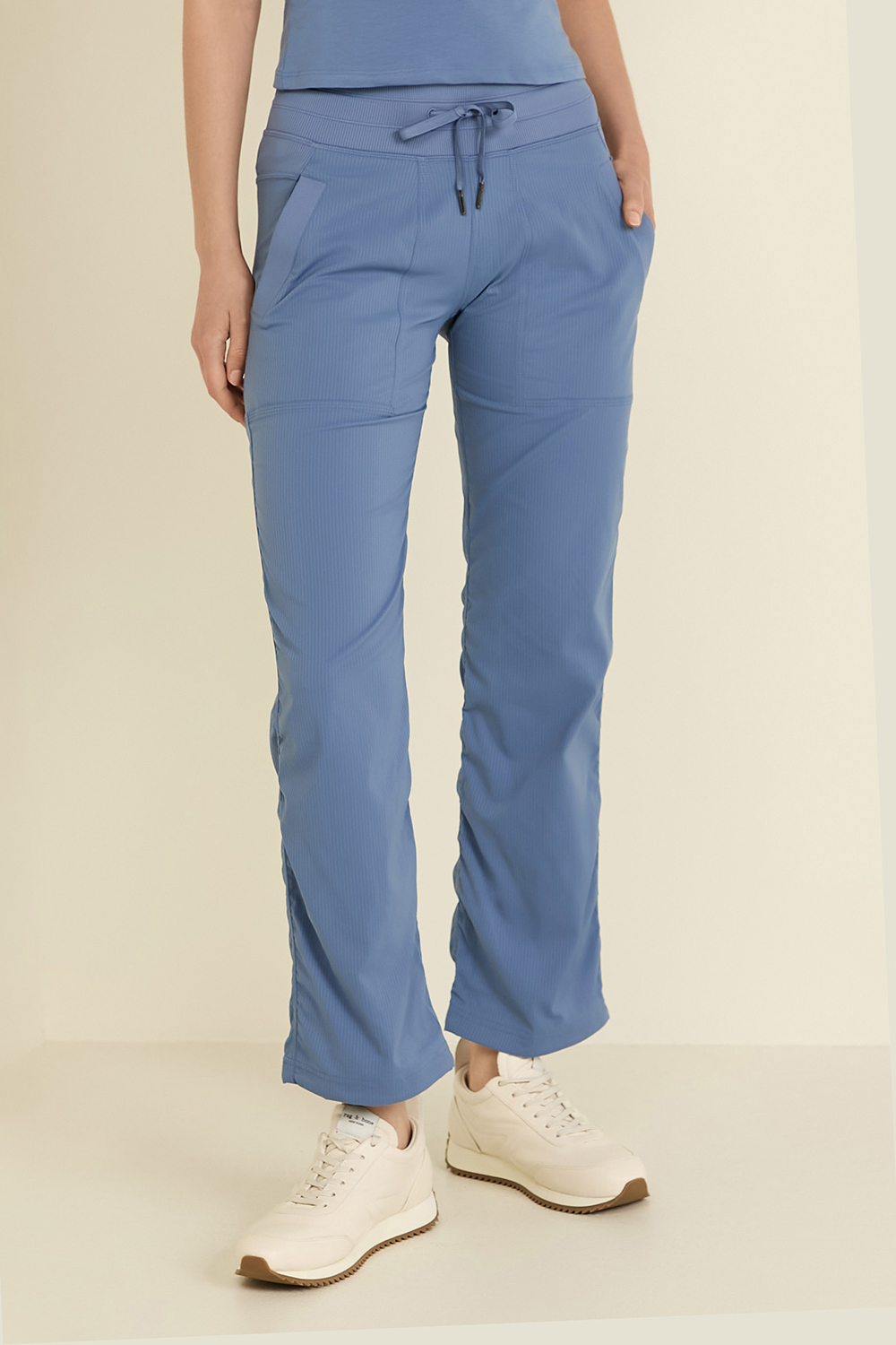 תמונת דוגמן קידמית של Dance Studio Mid-Rise Pant *Short