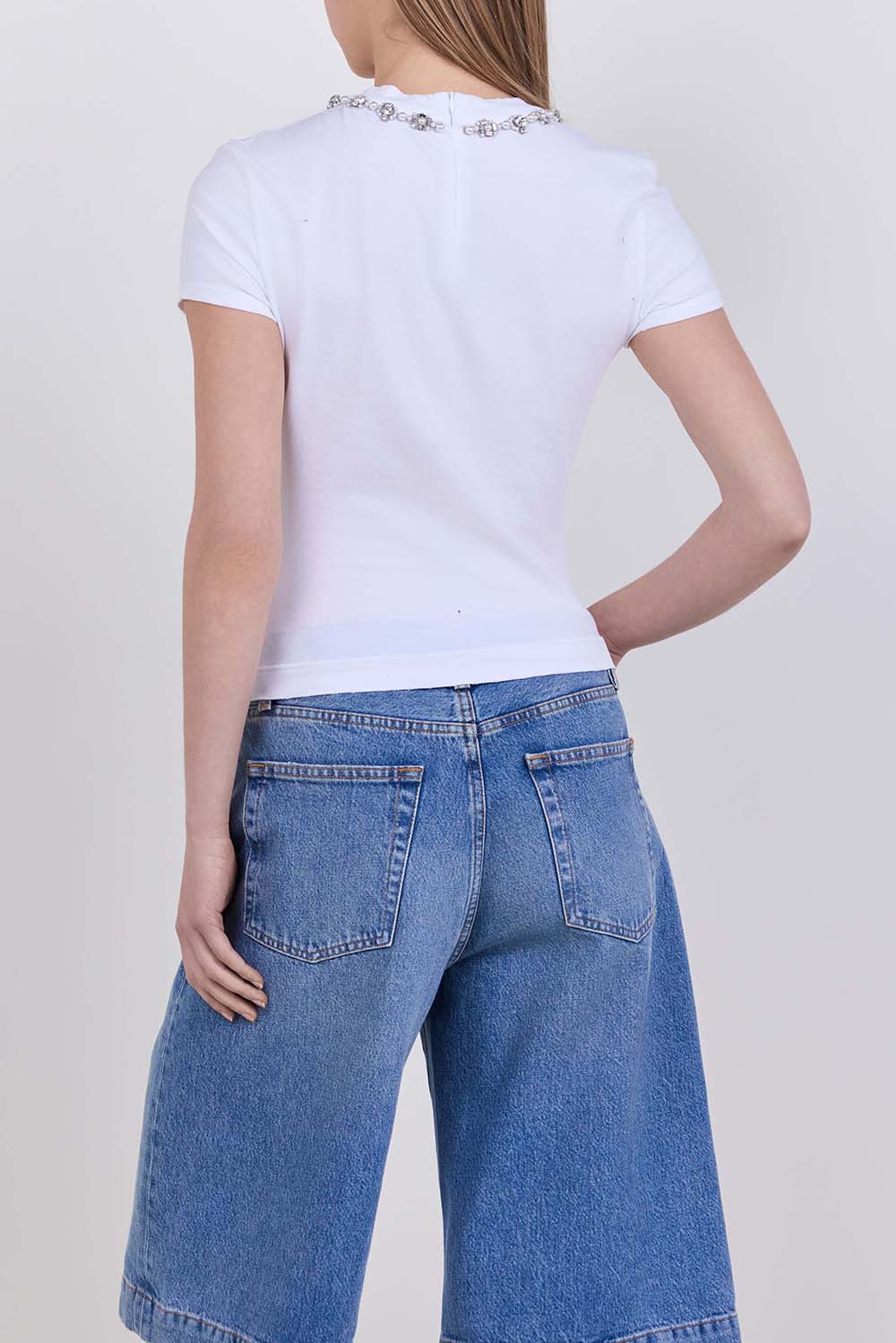 תמונת דוגמן אחורית של חולצת טי