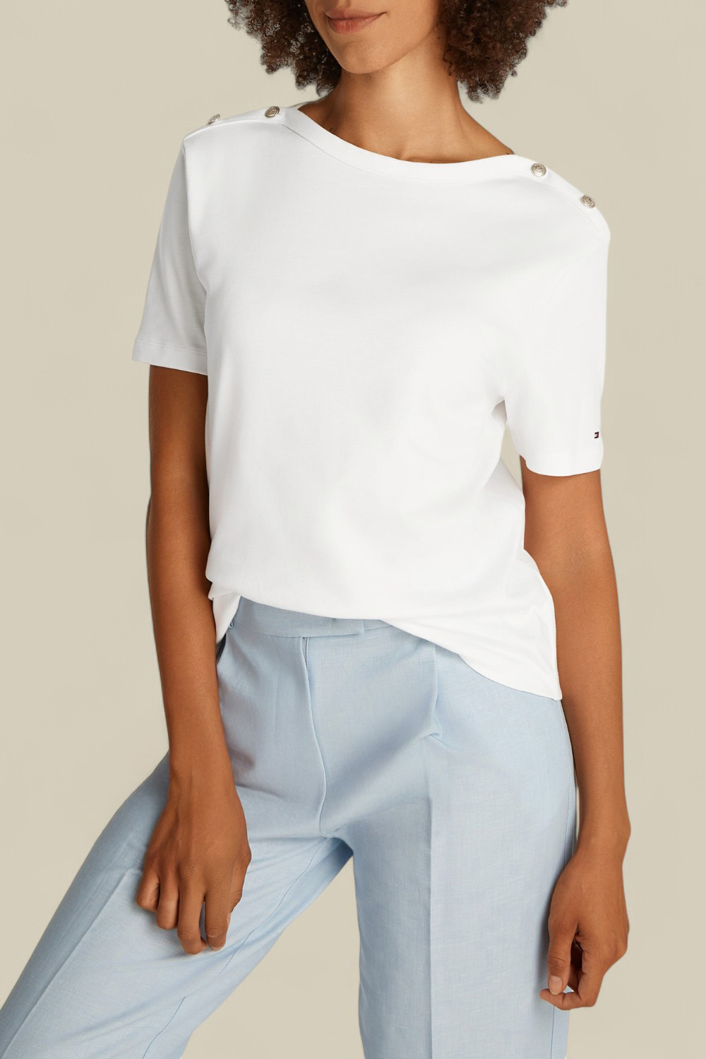 תמונת דוגמן קידמית של חולצת טי