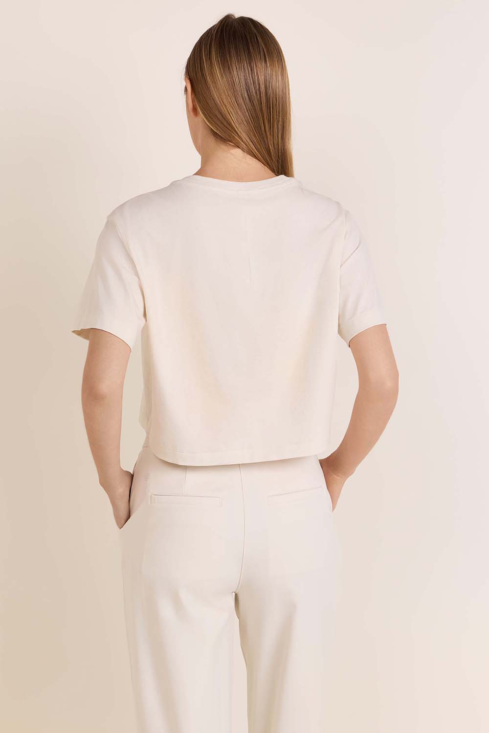 תמונת דוגמן אחורית של All Yours Organic Cotton Cropped T-Shirt