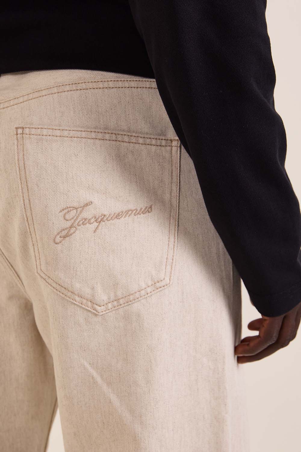 תמונת דוגמן אחורית של מכנסי ג'ינס לה דה נים דרואט בגזרה ישרה